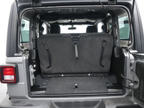 Used 2023 Jeep Wrangler Willys image 17