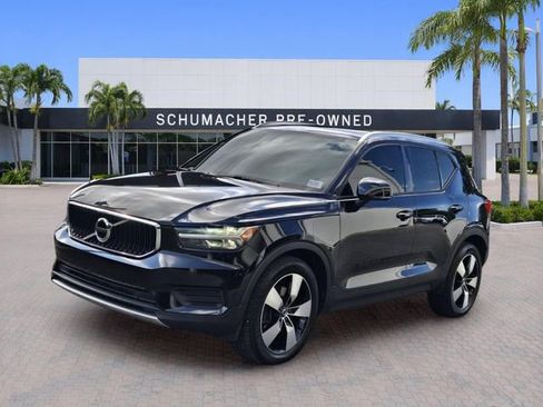Used 2020 Volvo XC40 T5 Momentum w/ Protection Package Premier AWD/4WD image 3