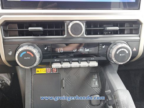 Used 2025 Toyota Tacoma TRD Sport w/ TRD Sport Upgrade Package image 17