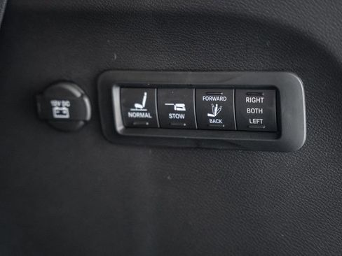 New 2026 Chrysler Pacifica Pinnacle image 9