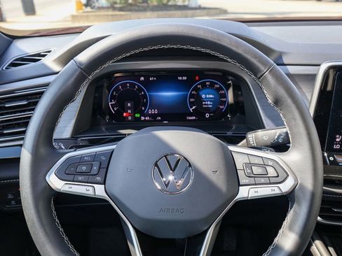 Certified 2025 Volkswagen Atlas Cross Sport SE w/ Panoramic Sunroof Package image 21