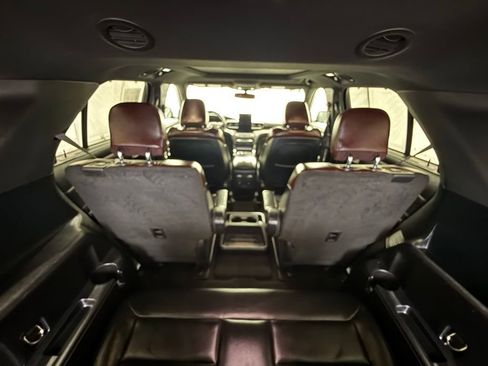 Used 2020 Ford Explorer Platinum w/ Premium Technology Package image 33