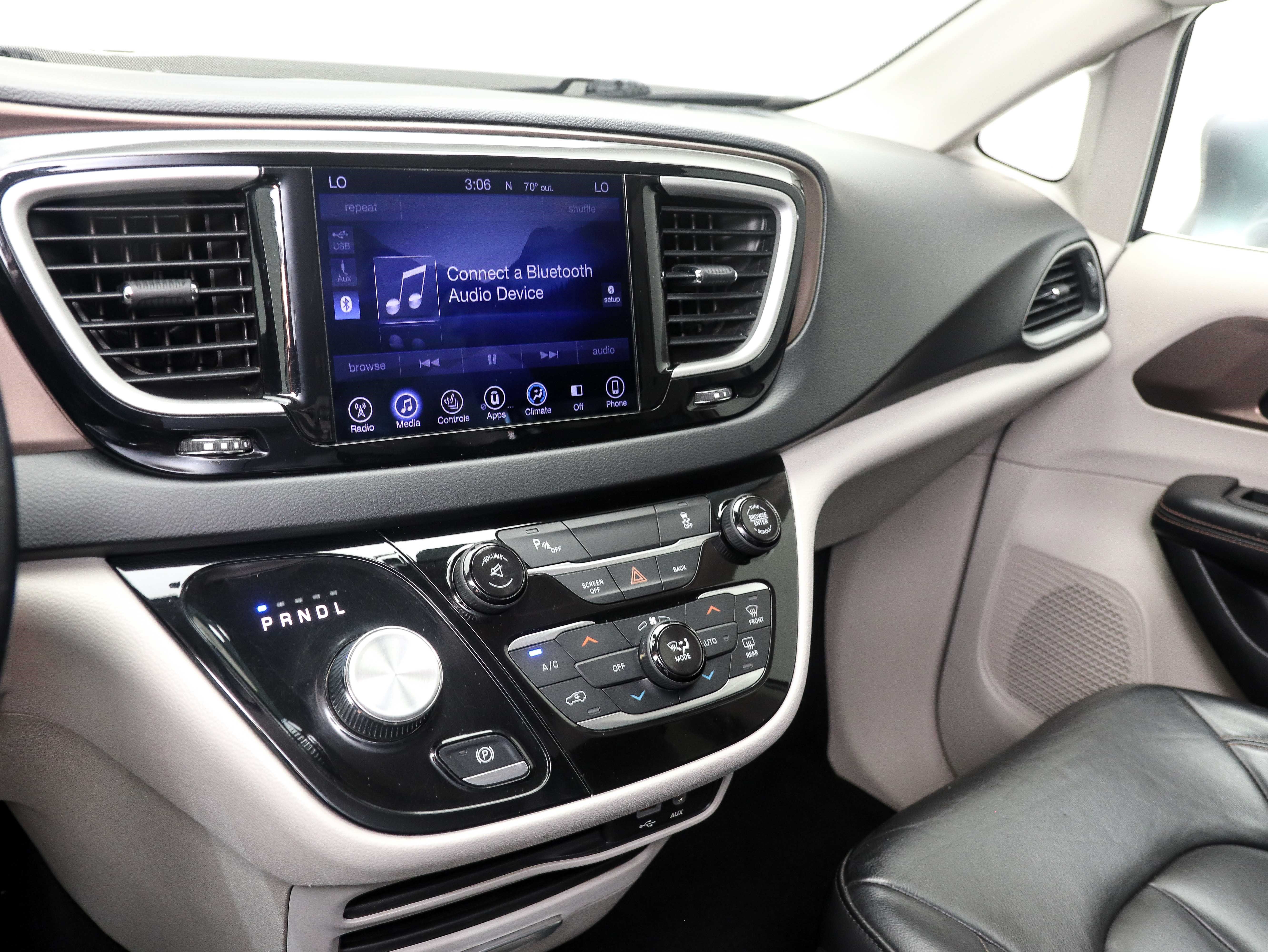 Used 2017 Chrysler Pacifica Touring-L FWD image 21