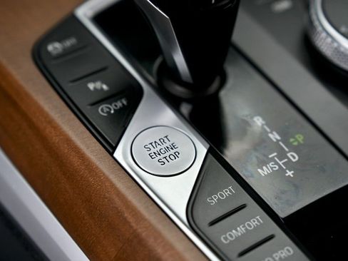 Used 2020 BMW 330i Sedan w/ M Sport Package image 28