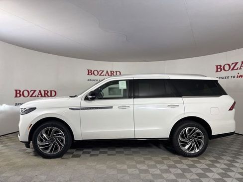 New 2025 Lincoln Navigator Reserve image 4