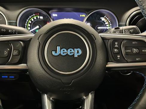 Used 2022 Jeep Wrangler Unlimited Rubicon 4xe w/ Safety Group AWD/4WD image 15