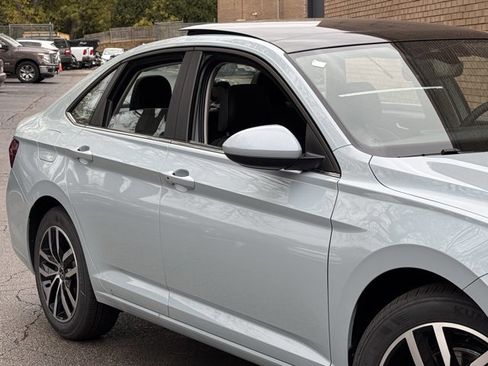 New 2025 Volkswagen Jetta SE image 4