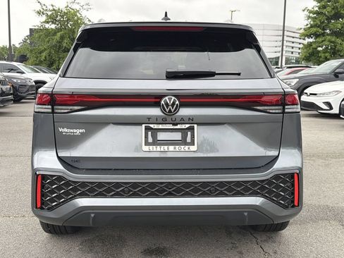 New 2026 Volkswagen Tiguan SE R-Line FWD image 4