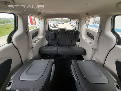 Used 2023 Chrysler Voyager LX FWD image 43
