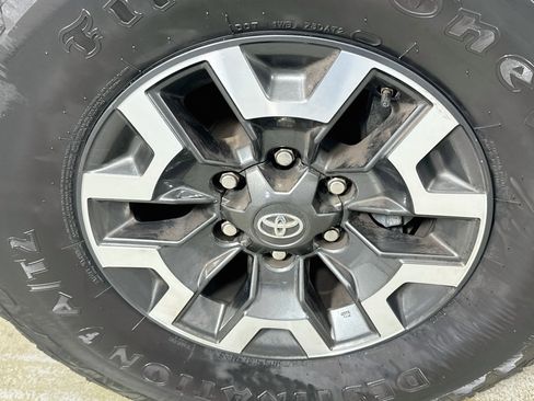 Used 2019 Toyota Tacoma TRD Off-Road RWD image 28