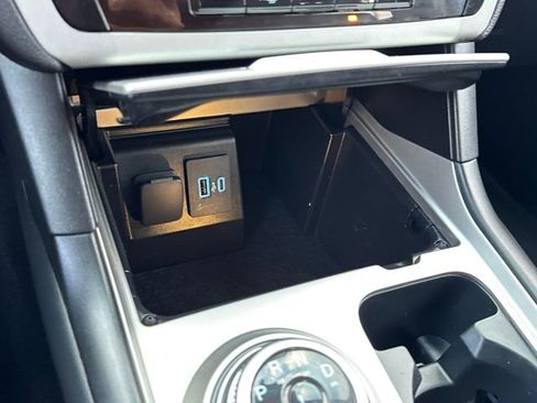 Used 2022 Ford Explorer XLT image 13