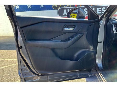 Used 2024 Nissan Rogue SV image 19