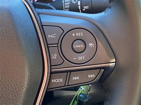 Used 2023 Toyota Camry SE image 19