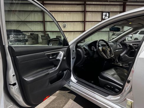 Used 2017 Nissan Altima 2.5 SL w/ Technology Package image 12