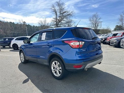 Used 2017 Ford Escape SE image 3