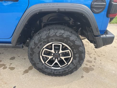 Used 2024 Jeep Wrangler Unlimited Rubicon AWD/4WD image 7