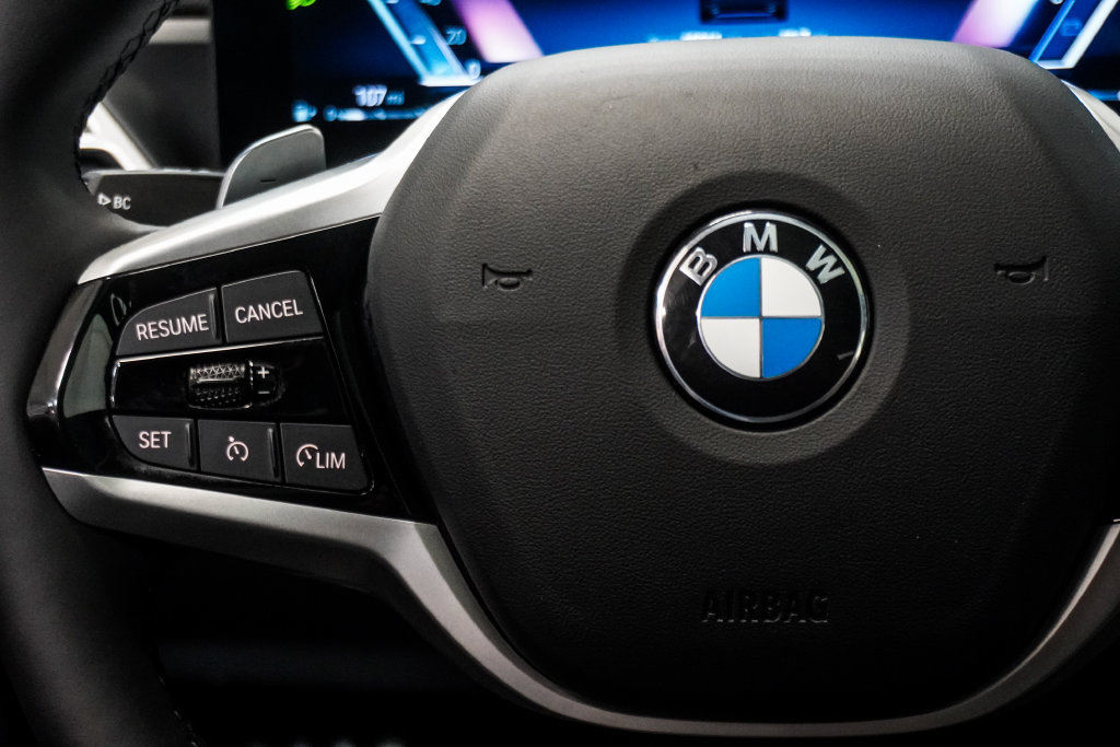 Used 2025 BMW 330i Sedan RWD image 17