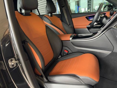 Used 2025 Mercedes-Benz GLC 300 4MATIC image 22