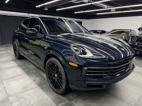 Used 2023 Porsche Cayenne Base image 9