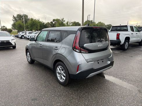 Used 2025 Kia Soul LX w/ LX Technology Package FWD image 3