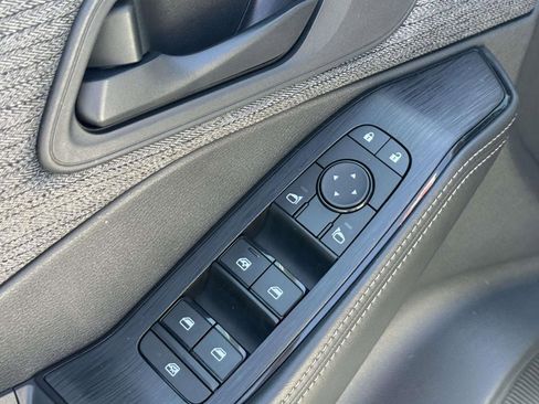 Used 2022 Nissan Rogue S image 14