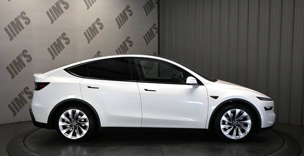 Used 2026 Tesla Model Y Long Range AWD/4WD image 9