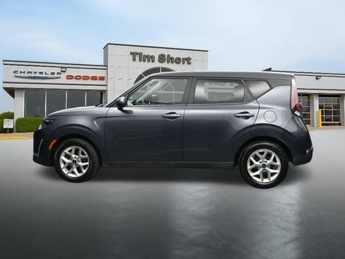 Used 2023 Kia Soul LX w/ Option Group 015 FWD image 2