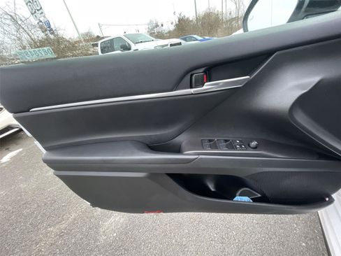 Used 2023 Toyota Camry SE image 12