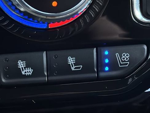 Used 2021 GMC Yukon Denali w/ Denali Premium Package image 33