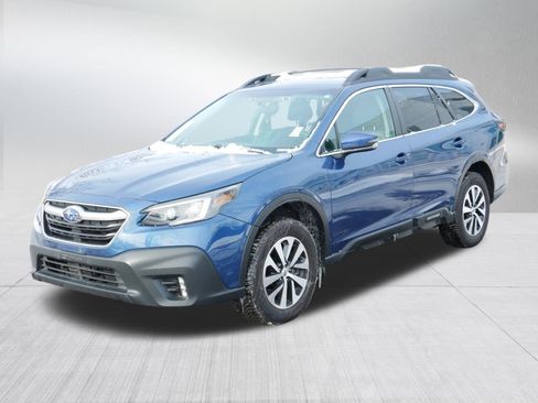 Used 2022 Subaru Outback Premium image 3