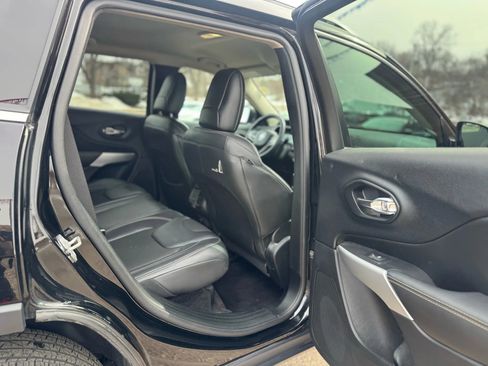 Used 2018 Jeep Cherokee Latitude Plus w/ Cold Weather Group image 14