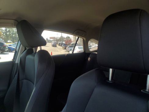 Used 2023 Toyota Venza LE image 16