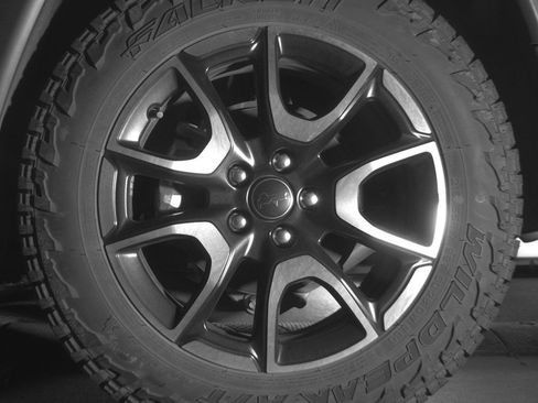 Used 2025 Jeep Compass Trailhawk AWD/4WD image 14
