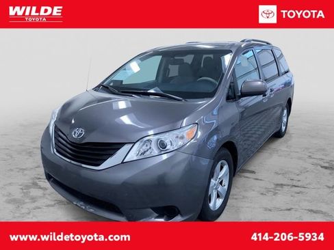 Used 2012 Toyota Sienna LE w/ Towing Pkg image 1