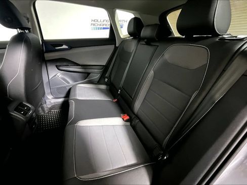 Used 2024 Volkswagen Taos SE w/ Panoramic Sunroof Package AWD/4WD image 21