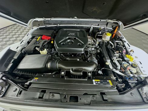 Used 2022 Jeep Wrangler Sahara w/ Safety Group image 33