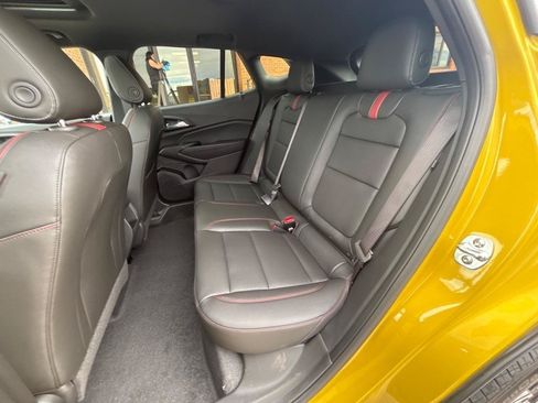 Used 2025 Chevrolet Trax RS w/ Sunroof Package FWD image 11