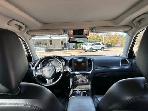 Used 2016 Chrysler 300 Limited image 26