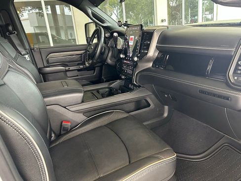 Used 2025 RAM 2500 Limited AWD/4WD image 30