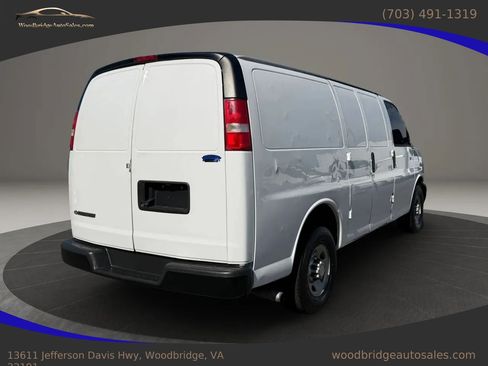 Used 2019 Chevrolet Express 2500 w/ Communications Package RWD image 4