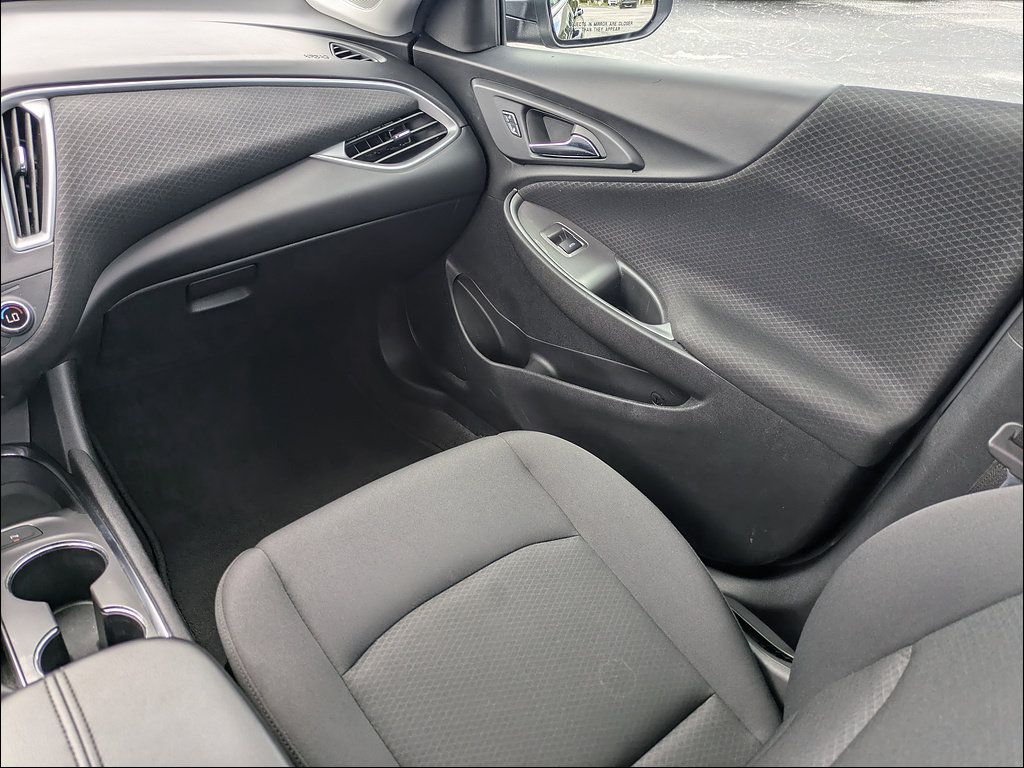 Used 2025 Chevrolet Malibu LT FWD image 15