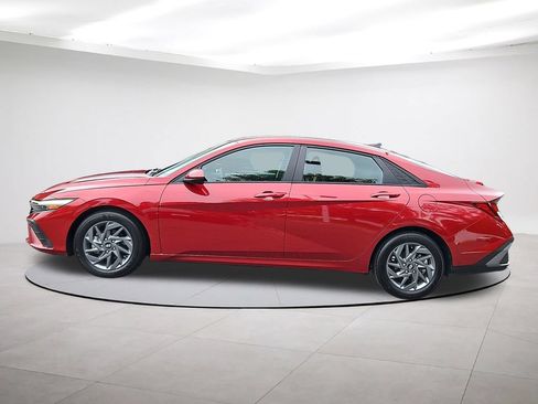 Used 2024 Hyundai Elantra SEL FWD image 4