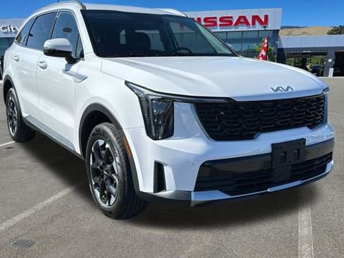 Used 2024 Kia Sorento S image 1