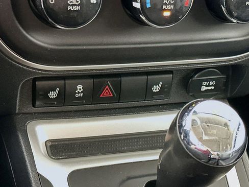 Used 2014 Jeep Compass Latitude FWD image 23