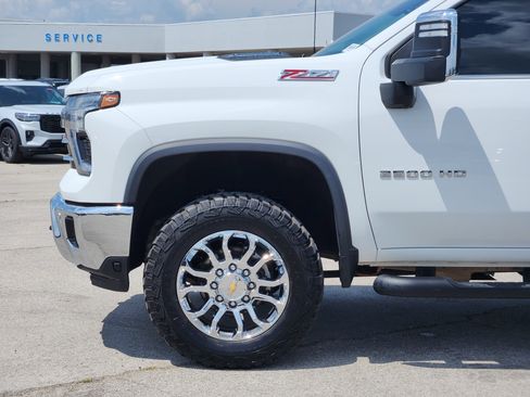 Used 2024 Chevrolet Silverado 2500 LTZ w/ LTZ Plus Package AWD/4WD image 9