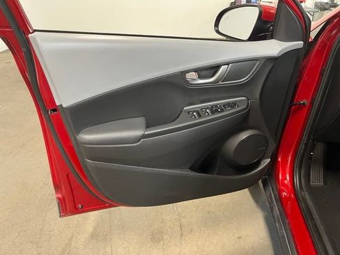 Used 2020 Hyundai Kona Limited FWD image 24