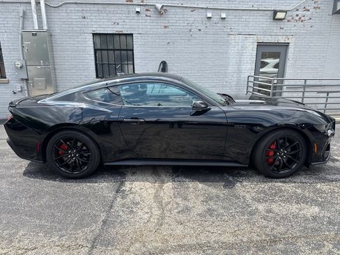Used 2025 Ford Mustang GT Premium RWD image 7