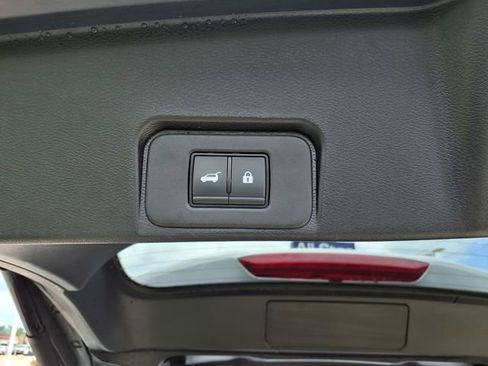 Used 2025 Nissan Rogue SV AWD/4WD image 12