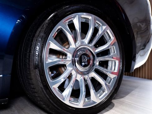 Used 2019 Rolls-Royce Dawn image 28