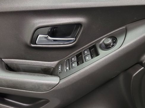 Used 2021 Chevrolet Trax LT w/ Sport Edition image 19